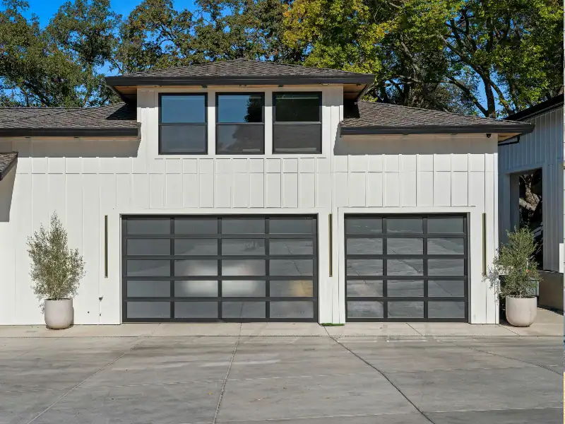 Horizontal panel garage doors